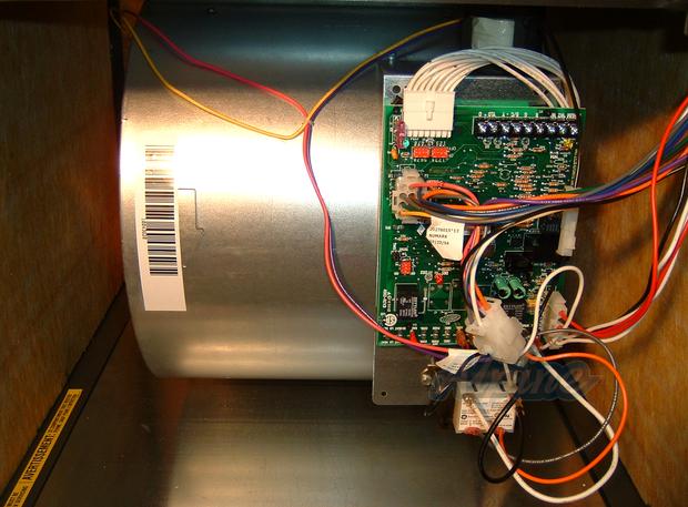 Photo of Goodman GCV90704CX 69,000/48,000 BTU Furnace, 93% Efficiency, 2-Stage Burner, 1,600 CFM Variable Speed Blower, Horizontal / Downflow Application 1718