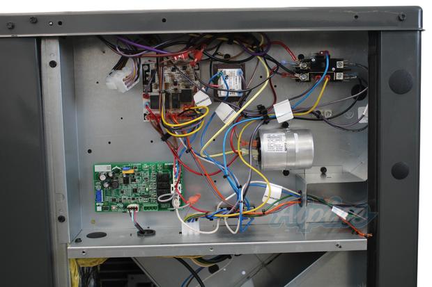 Photo of Goodman GPHM33631 3 Ton, 13.4 SEER2 Self-Contained Packaged Heat Pump, Multi-Position 62809