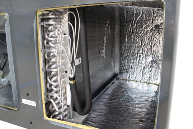 Photo of Goodman GPCM33041 (Item No. 716764) 2.5 Ton, 13.4 SEER2 Self-Contained Packaged Air Conditioner, Multi-Position 55614
